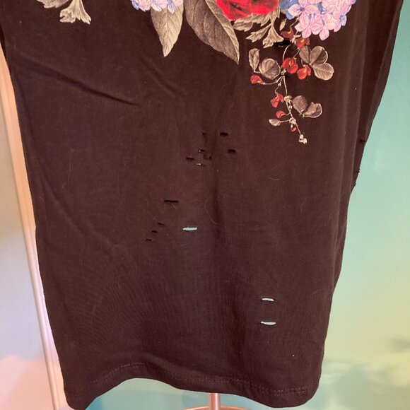 NWOT Torrid Slim Fit Distressed T-shirt - Picture 4 of 4